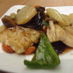 中国薬膳料理 星福 - 白身魚と山くらげの黒酢炒め（ハーフ）