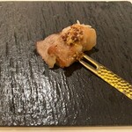 メイ - 豚バラ肉の野菜包み　エゴママスタード