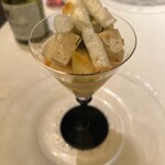 メイ - 洋ナシとバナナのパルフェ　塩メレンゲを添えて