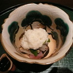 日本料理 幸庵 - お造り　瀬戸内の鰤と焼きしいたけ、上には雪を模した細かい山芋の叩き