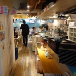 Soulmate Beach - 店内の雰囲気。入店したら注文をして、会計を済ませる。番号札を渡され、出来上がると番号を呼ばれる。