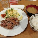 鉄板焼と醸造酒 Take-RHY - 仔牛の厚切りタン定食