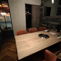 近江うし焼肉 にくTATSU 渋谷店 - 個室　ドア付のコートかけあり