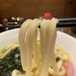 うどん居酒屋 江戸堀 - 太めの弾力ある麺は歯応えを楽しめる