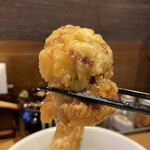 うどん居酒屋 江戸堀 - ジューシーな鶏天は、隠し包丁が入って食べやすい
