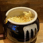 うどん居酒屋 江戸堀 - 天かすはご自由に