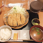 Kiiton - 俺　特上ロースかつ定食　1,580円　（娘の強い要望）