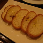 イタリアンバール ブオンクオーレ 飯田橋 - パンを追加