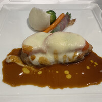 サバティーニ・ディ・フィレンツェ 東京店 - 子牛のトマトとモッツァレラチーズ焼きアップ