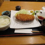 はせ川 - 上ロースカツ定食1980円。