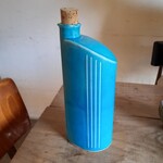 食堂カウ - お水の入ったボトル