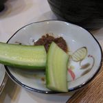 朝市の味処 茶夢 - みそが余ったのでキュウリをサービス