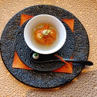 ナベノ-イズム - (2021.5)ソースエミュルッショネの技法で仕上げたそばがきに昆布ジュレ、塩ウニ、ウォッカクリーム、ワサビ。