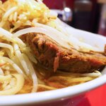 ラーメン二郎 - 豚の厚み