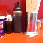 ラーメン二郎 - 卓上調味料