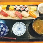 にれぎ裕鮨 - 寿司セット！味噌汁はもちろんの事、茶碗蒸しやデザートが付いてる！