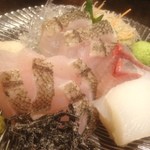 和酒bar uonoya - 真鱈の油霜造りに紋甲烏賊とカンパチをサービスして貰った