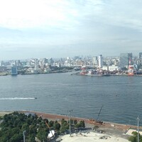 The Grill on 30th - レストラン突き当りの席は横浜方面の景色