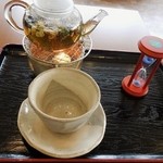 薬彩食房よこひら亭 - 薬膳茶1分後