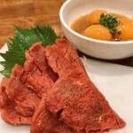 肉寿司 新横浜 - べっこう玉と極上馬ヒレ刺し