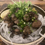 炭焼呑処 うまとら - 近江黒鶏もも炙り焼き