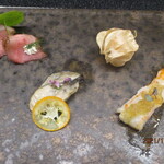BAKNOS - 前菜「小春日和」（牡蠣のコンフィ、ボタンエビ、鮪のコンフィ、ローストビーフ）
