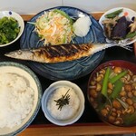 生サンマ塩焼き定食750円