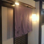 祇をん焼肉 茂 - 外観写真:玄関です