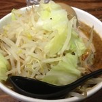 ちょもらん麺 - 味噌ラーメン。麺少なめにすると、煮玉子がトッピングできる！麺が極太で美味しい(*`･ω･´)