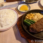 三條本家 - ランチのビーフステーキとライス、漬物。