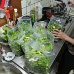 民宿モリ - 野沢菜作り