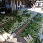 民宿モリ - 道の駅で野沢菜を買う
