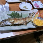 木賊温泉 旅館 井筒屋 - 頭まで食べられるイワナの塩焼き