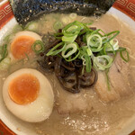 Butadon Hatata Tonkotsu Barikata Ya - 白味玉