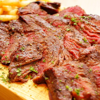 圧倒的な美味しさの炭火本格グリル肉。人気メニュー揃ってます！