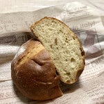 DONQ - マカダミアと黒糖のふんわり栗 ¥281