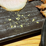 中華蕎麦うゑず - 山椒をカリカリと振ってくれました