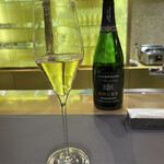 トゥ・ラ・ジョア イズム - 