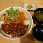 レストラン コロナのテラス - ドミカツ丼 880円(税込)
