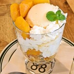 カフェ チャレンジャー88 - マンゴーパフェ　750円