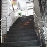 Taberuna Kadhisu - 階段の昇ると店内