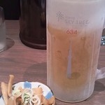 六厘舎 TOKYO - ビールのジョッキに東京スカイツリー