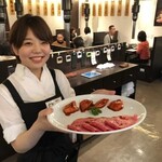 Yakiniku Gureto - 焼肉グレートでは「美味しい」「楽しい」「気分が良'い」サービスをモットーにスタッフ一同心の底から「世界一の焼肉店へようこそ！」という気持ちでお客様を迎え入れています！
      
      