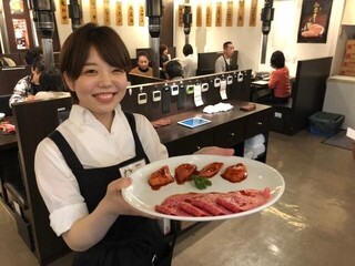 Yakiniku Gureto - 焼肉グレートでは「美味しい」「楽しい」「気分が良'い」サービスをモットーにスタッフ一同心の底から「世界一の焼肉店へようこそ！」という気持ちでお客様を迎え入れています！
                        
                        