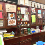 Ryu Cafe&Curry - 昼ど真ん中に着いたら先客3名で元スナックだったであろうカウンターにww