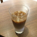 サンマルクカフェ - サンマルクカフェの「アイスカフェラテ」は、かなり甘みを抑えていて美味しいので、気に入っています。