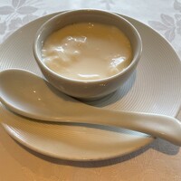 四川豆花飯荘 東京店 - ミルキーな杏仁豆腐