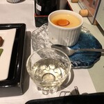 Shikino Irodo Rihatago - 食前酒と鱧子の冷製玉〆