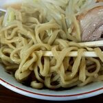 ラーメン二郎 横浜関内店 - 麺アップ