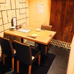 Kyouno Obanzai Ginza Uwanosora - テーブル席は全てお隣のお席とは仕切られた半個室タイプのお席です。